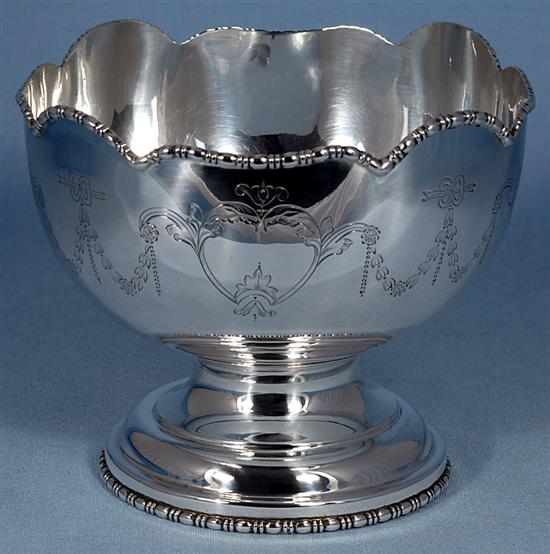 A George V silver rose bowl, Height 153mm Weight 16.4oz/511grms
